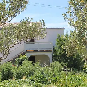 https://spacious-and-bright-apartement-in-heart-of-island.primorje-gorskikotar.com